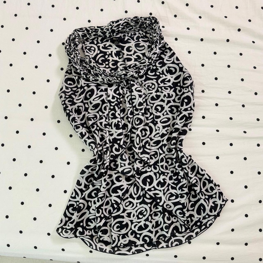 Black and‎ white swirl print halter top